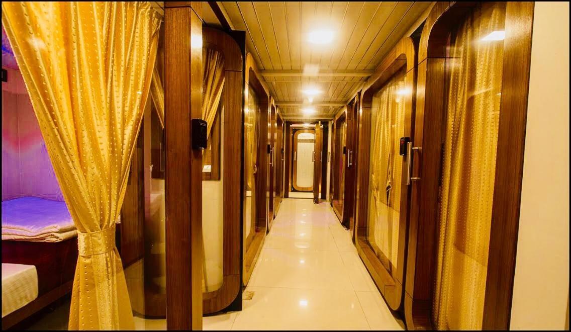 Single Bed Mixed Dormitory Room