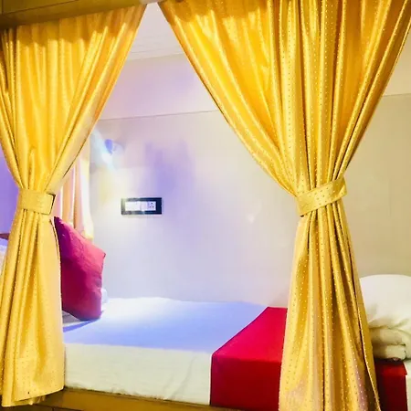 Qubestay Airport Capsule Hotel & Hostel-2