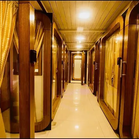Qubestay Airport Capsule Hotel & Hostel-3